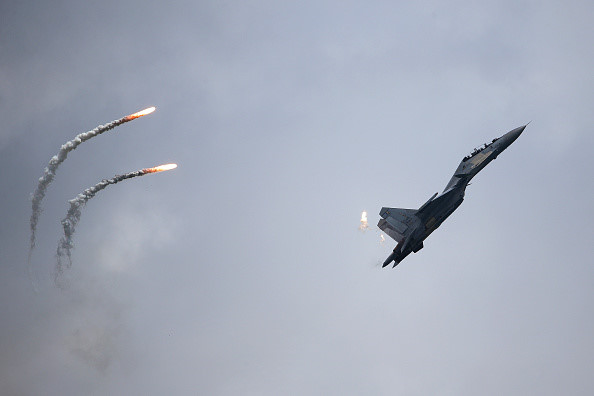 Chiến đấu cơ các nước trổ tài nhào lộn tại Singapore Airshow